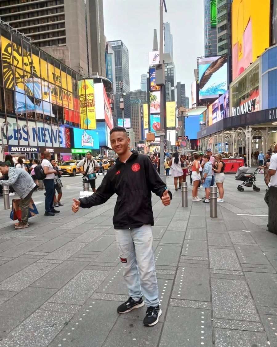 Brahian en Times Square, Nueva York